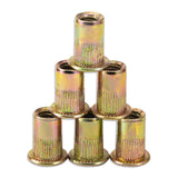 SCNUT - 50 tuercas de remache métricas M5 de acero al carbono, remache de cabeza plana, tuerca de inserción roscada para metal con cuerpo moleteado, tuerca chapada en zinc resistente